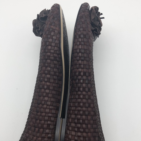 BCBG MAXAZARIA Flats. - Picture 5 of 12